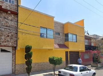 Casa de 4 habitaciones, Nezahualcóyotl · Casa en Venta en C. 33 39 Maravillas Cdad. Nezahualcóyotl Estado de México