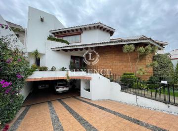 Casa · 450m² · 4 Recámaras · 8 Estacionamientos · Casa en Venta en Jardines en La Montaña