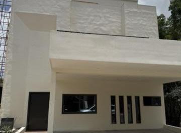 Casa · 311m² · 5 Recámaras · 4 Estacionamientos · Casa Nueva en Venta, Vía Cumbres, Av Huayacán