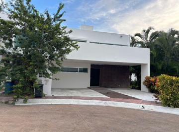 Casa · 228m² · 2 Recámaras · 2 Estacionamientos · Casa con Jardin en Renta Residencial Palmaris Cancun