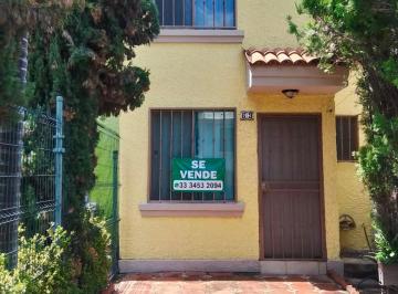 Casa de 2 habitaciones, Tlajomulco de Zúñiga · Casa de 2 Pisos en Coto Privado a Pocos m de López Mateos