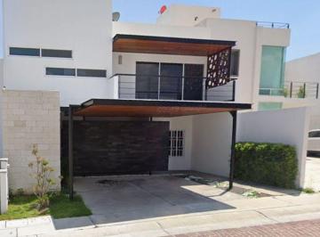 Casa de 3 habitaciones, Querétaro · Casa en Venta Adjudicada en Fraccionamiento Cumbres del Lago, Juriquilla!