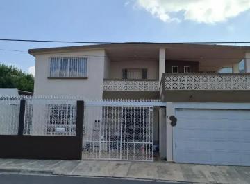 1 · Casa en Renta en Cumbres