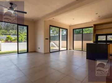 Casa · 186m² · 3 Recámaras · 3 Estacionamientos · Casa de 243 m² con 3 Recámaras en Venta en El Cielo