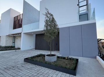 Casa de 4 habitaciones, Pachuca · Casa en Venta en Pachuca La Cartuja 200 m² de Terreno, Estudio con Baño, Sala de Tv, Jardín Amplio