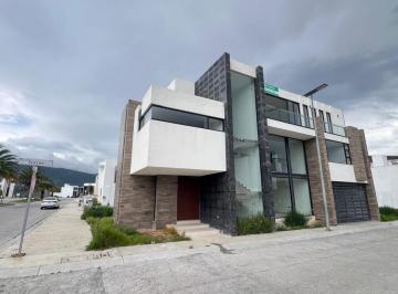 Casa · 488m² · 4 Recámaras · 2 Estacionamientos · Casa en Venta Fraccionamiento La Concepción