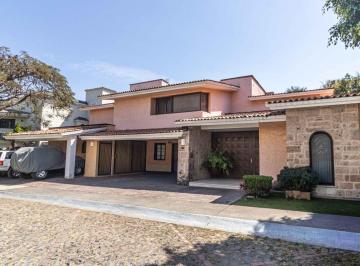 Casa de 4 habitaciones, Zapopan · Casa en Venta en Colinas de San Javier