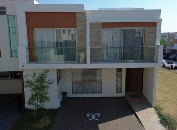 Casa de 3 habitaciones, Zapopan · Casa en Venta con Recámara Principal en Planta Baja - Coto Solares Antara.