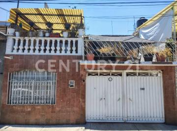 Casa · 193m² · 3 Recámaras · 1 Estacionamiento · Casa en Venta. a Media Calle del "Bosque de San Juan de Aragón"
