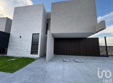Casa · 362m² · 4 Recámaras · 3 Estacionamientos · Casa en Venta a Estrenar en Lomas del Campanario Norte San Benito Queretaro