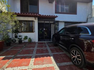 Casa de 4 habitaciones, Zapopan · Casa en Venta Cerca de Plaza Galerias y Av Vallarta | Recamara en Pb