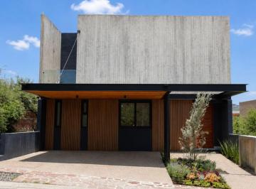 Casa de 3 habitaciones, Querétaro · Espacios Que Inspiran y Trascienden - Altozano