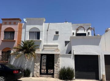 Casa · 4 Recámaras · 1 Estacionamiento · Casa - Las Torres