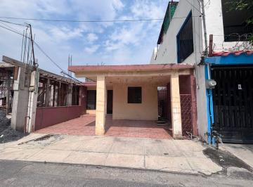 Casa de 3 habitaciones, Guadalupe · Casa en Venta Col. Los Sauces, Gpe, Nl Atrás del Mercado de Abastos Gpe. Para Remodelar