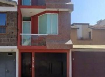 Casa de 3 habitaciones, Morelia · Venta de Casa en La Col. Fray Antonio de San Miguel Iglesias.