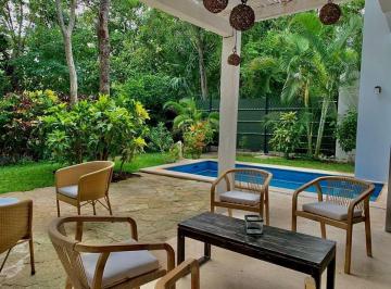 Casa de 3 habitaciones, Solidaridad · Casa en Renta en Playacar con Alberca Privada, Jardín y 3 Recámaras Modernas