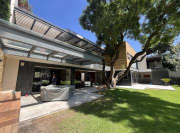Casa · 1500m² · 3 Recámaras · 10 Estacionamientos · Majestuosa Residencia en Venta en Jardines de Pedregal