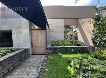 Casa · 500m² · 4 Recámaras · 4 Estacionamientos · Bosques de Las Lomas, Residencia Remodelada en Venta