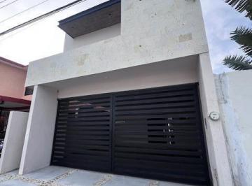 Casa · 343m² · 3 Recámaras · 2 Estacionamientos · Casa en Venta Calle Puebla, Col. Guadalupe, Tampico, Tam. Info. Cel.
