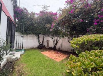 Casa · 224m² · 5 Recámaras · 2 Estacionamientos · Casa con Jardín, 5 Recámaras y Vigilancia en Lomas Estrella | 225 m²