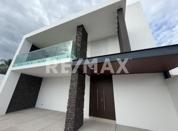Casa · 417m² · 3 Recámaras · 3 Estacionamientos · Casa Nueva en Renta en Privada Juriquilla Querétaro - (4)