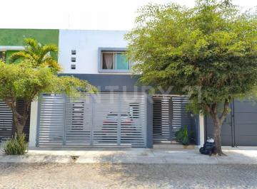 Casa · 249m² · 4 Recámaras · 2 Estacionamientos · Casa en Venta en Residencial Esmeralda Norte, Colima, Col.