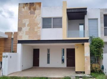 Foto 1 · Casa en Venta en Sierra Nogal | 3 Recámaras con Baño, Jardín y Terraza