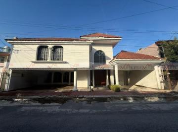 Casa · 420m² · 4 Recámaras · 4 Estacionamientos · Casa en Venta en El Roble