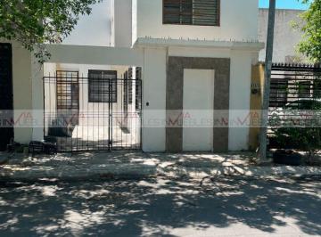 Casa · 90m² · 2 Recámaras · 1 Estacionamiento · Casa en Venta en General Escobedo