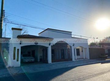Casa · 280m² · 3 Recámaras · 4 Estacionamientos · Casa en Renta en Agua Fría