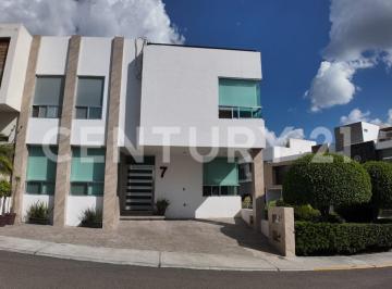 Casa · 390m² · 3 Recámaras · 2 Estacionamientos · Casa en Venta, Claustros de Las Misiones Ll, Centro Sur Querétaro.