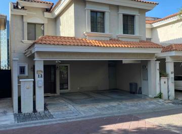 Casa de 3 habitaciones, San Pedro Garza García · Casa en Renta en Privanzas - Paneles Solares y Seguridad 24/7