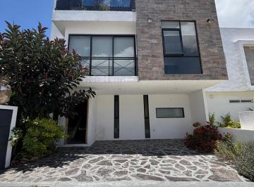 Casa · 170m² · 3 Recámaras · 2 Estacionamientos · Casa en Fraccionamiento Zibatá