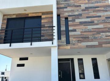Casa · 240m² · 3 Recámaras · 2 Estacionamientos · Casa en Privada Av Sonterra