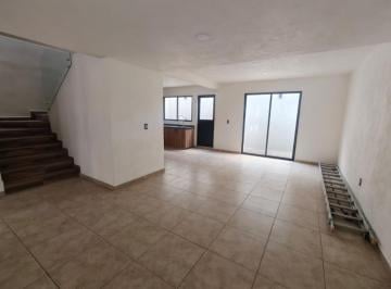 Casa · 198m² · 4 Recámaras · 2 Estacionamientos · Casa - Santa María