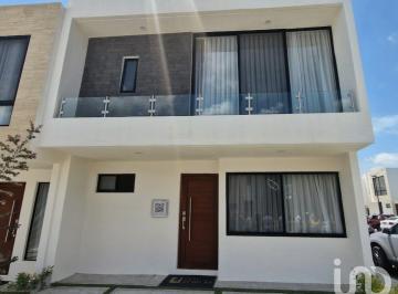 Casa · 136m² · 3 Recámaras · 2 Estacionamientos · Casa en Preventa Modelo Roble Ziré Citadela El Marqués Querétaro