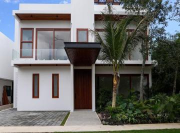 Casa · 524m² · 4 Recámaras · 2 Estacionamientos · Casa de 318 m² con 4 Recámaras en Venta en Selvamar