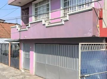 Casa de 3 habitaciones, Uruapan · Casa en Venta Ampliación Revolución, Uruapan, Michoacán