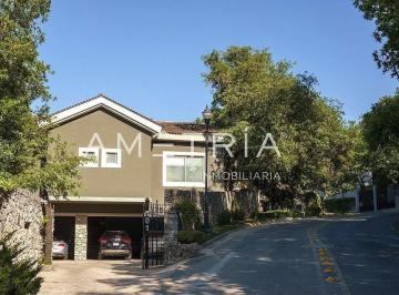 Casa de 4 habitaciones, San Pedro Garza García · Casa en Venta en Olinalá