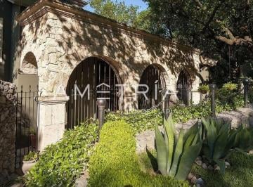 Casa de 4 habitaciones, San Pedro Garza García · Casa en Venta en Olinalá