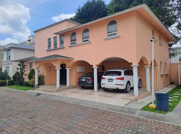 Casa · 320m² · 4 Recámaras · 2 Estacionamientos · Casa en Renta en Metepec Real de Arcos