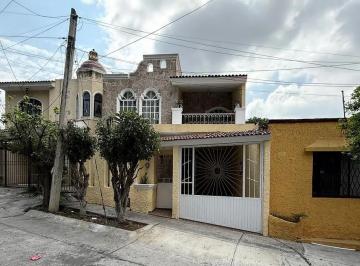 Casa de 6 habitaciones, Guadalajara · Casa en Renta Amueblada en Lomas de Independencia