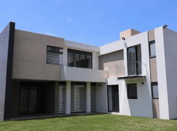 Casa de 4 habitaciones, Morelia · Casa en Venta Tres Marías en Fraccionamiento Privado