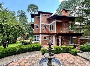 Casa de 3 habitaciones, Valle de Bravo · Casa en Venta de Estilo Rústico en Avándaro