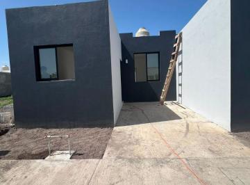 Casa de 3 habitaciones, Villa de Alvarez · Casa en Venta Fracc. Tulipanes Cerca Niños Héroes 3 Recamaras 2 Baños en Villa de Álvaez Colima
