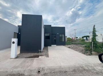 Casa de 2 habitaciones, Villa de Alvarez · Casa en Venta Fracc. Tulipanes Cerca Niños Héroes 2 Recamaras 2 Baños en Villa de Álvarez Colima