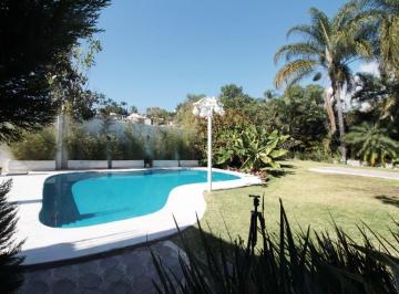 Casa de 6 habitaciones, Cuernavaca · Casa de Dos Niveles con Bungalow en Renta Zona Norte