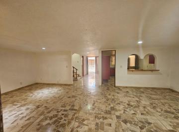 Casa de 4 habitaciones, Iztapalapa · Casa con Amplio Terreno en Renta