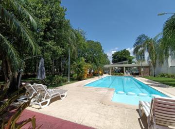 ALBERCA CON CARRILES DE NADO Y CHAPOTEADERO · Casa en Venta en Los Olivos de 3 Rec. en Playa del Carmen