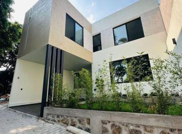 Casa de 3 habitaciones, Cuernavaca · Excelente Casa Al Norte de Cuernavaca en Privada con Portón Eléctrico y Caseta de Vigilancia